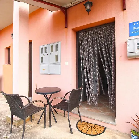 Sandra 1335 Apartman Póla