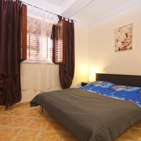 Sandra 1335 Apartman *